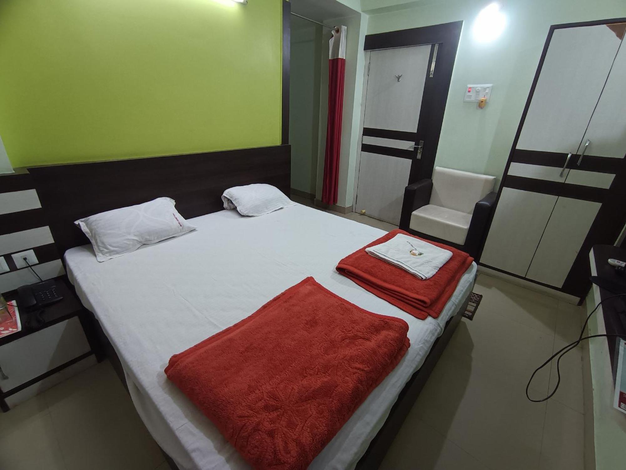 Hotel Viraat Inn Gaya Exteriör bild