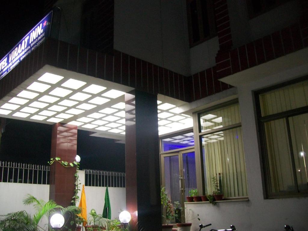 Hotel Viraat Inn Gaya Exteriör bild